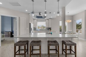 Manatee Bay #721: Waterfront Condo W/ Bay Views & Pool 3 Bedroom Condo