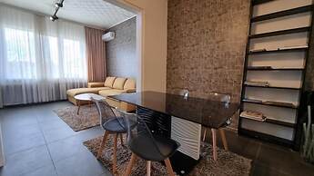 Central Apartment Shishman