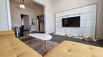 Central Apartment Shishman