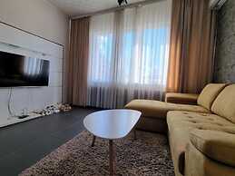 Central Apartment Shishman