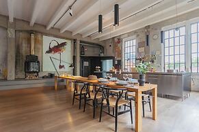 Design Loft With Private Parking