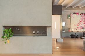 Design Loft With Private Parking