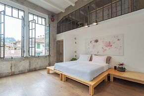 Design Loft With Private Parking