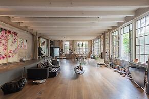 Design Loft With Private Parking