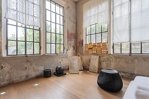 Design Loft With Private Parking