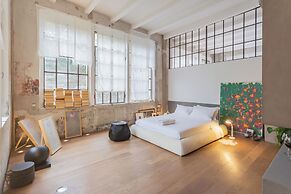 Design Loft With Private Parking