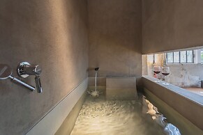 Design Loft With Private Parking