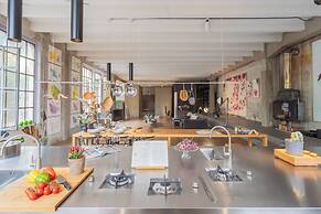 Design Loft With Private Parking