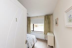 2br-sleeps4-parking-nearcork-6mintoairport