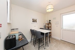 2br-sleeps4-parking-nearcork-6mintoairport