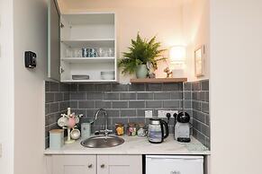 2br-sleeps4-parking-nearcork-6mintoairport