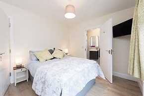 2br-sleeps4-parking-nearcork-6mintoairport