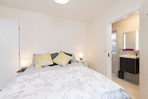 2br-sleeps4-parking-nearcork-6mintoairport