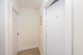 2br-sleeps4-parking-nearcork-6mintoairport