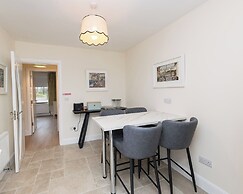 2br-sleeps4-parking-nearcork-6mintoairport