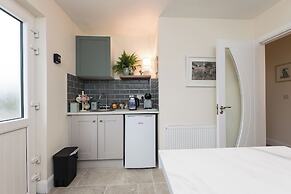 2br-sleeps4-parking-nearcork-6mintoairport