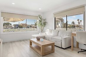 Walk to the Sand! Ocean Views, Balcony & Parking Sunset Surf