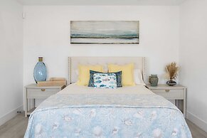 Walk to the Sand! Ocean Views, Balcony & Parking Sunset Surf