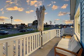Walk to the Sand! Ocean Views, Balcony & Parking Sunset Surf