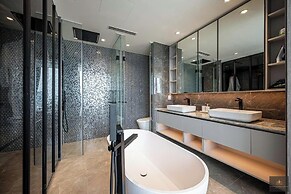 Metropole Residences Luxury Suite