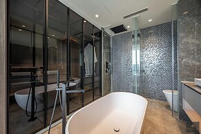 Metropole Residences Luxury Suite