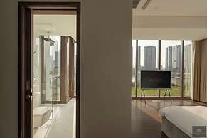 Metropole Residences Luxury Suite