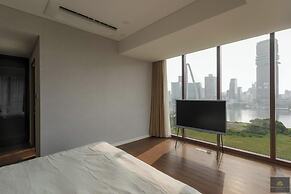 Metropole Residences Luxury Suite