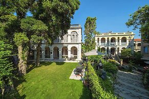 White House Monet Garden Coffee