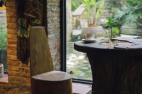 White House Monet Garden Coffee