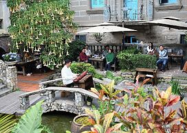 White House Monet Garden Coffee