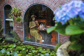 White House Monet Garden Coffee