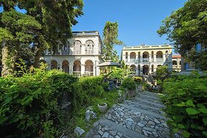 White House Monet Garden Coffee