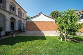 White House Monet Garden Coffee