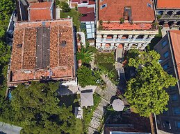 White House Monet Garden Coffee