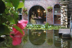 White House Monet Garden Coffee