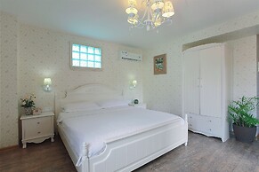 White House Monet Garden Coffee