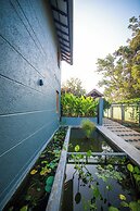 Hibiscus Earth - CGH Earth