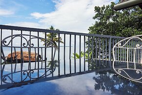 Hibiscus Earth - CGH Earth