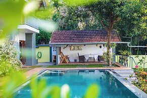 Hibiscus Earth - CGH Earth