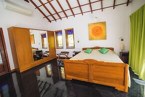 Hibiscus Earth - CGH Earth