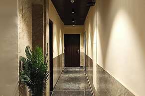 Airport Hotel Classic Crowne