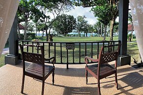 Beach Rock Resort Belitung