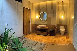 Beach Rock Resort Belitung