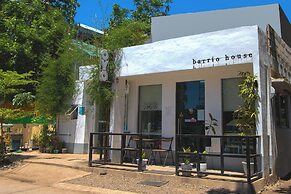 Hometel Barrio House Mactan