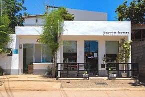 Hometel Barrio House Mactan