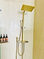 QING Luxury Campground Hotel