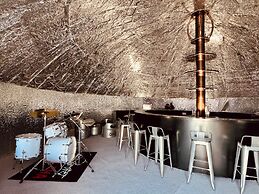 QING Luxury Campground Hotel