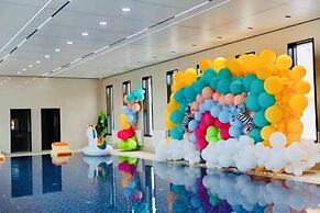 QING Luxury Campground Hotel