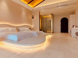 QING Luxury Campground Hotel