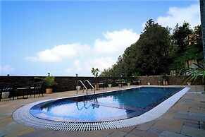 Q' Nest Hotel Cloud End Lansdowne